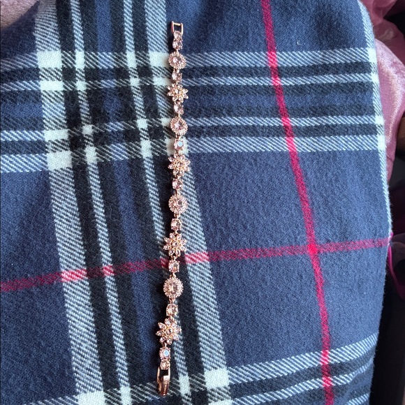 ✨Givenchy rose gold-tone floral crystal bracelet —shines & elevates any outfit.✨ - Picture 9 of 9